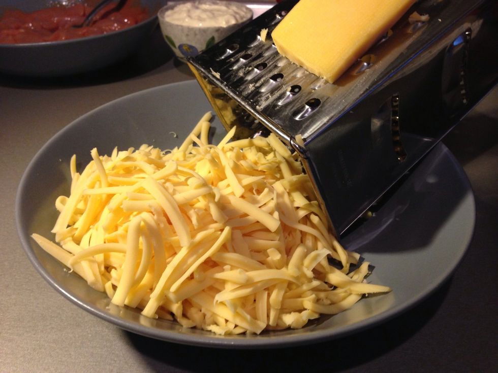 Grate your cheese, eidam melts well.