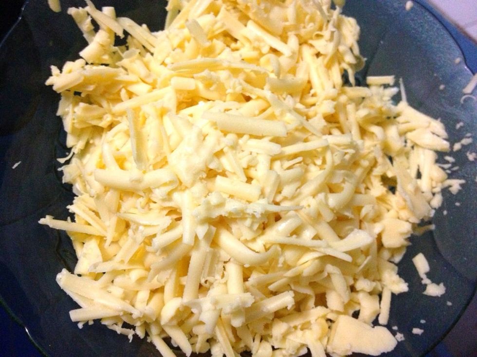Grated 1/2 cup of cheddar cheese
