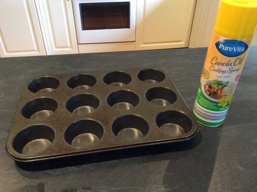 Grease 12 Hole Muffin Tin
