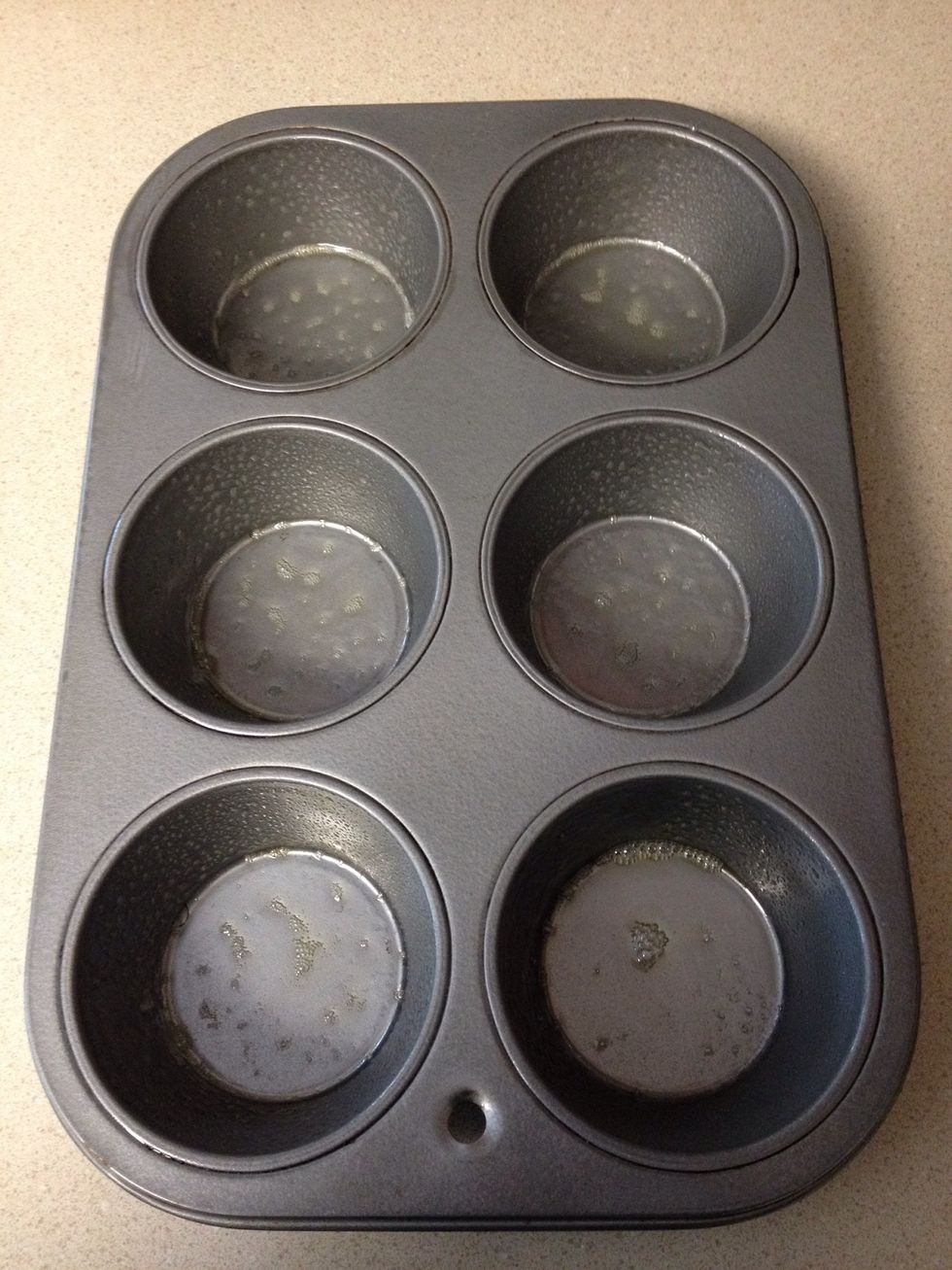 Grease 6 cupcake tins