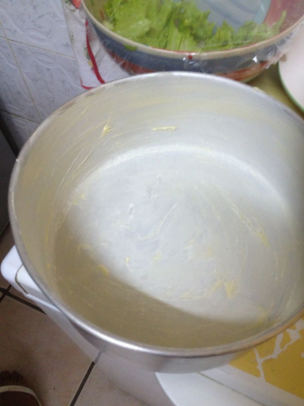 grease a form with butter and flour