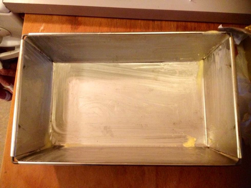 Grease a pan. It should have the capacity of 1 1/2 liter.