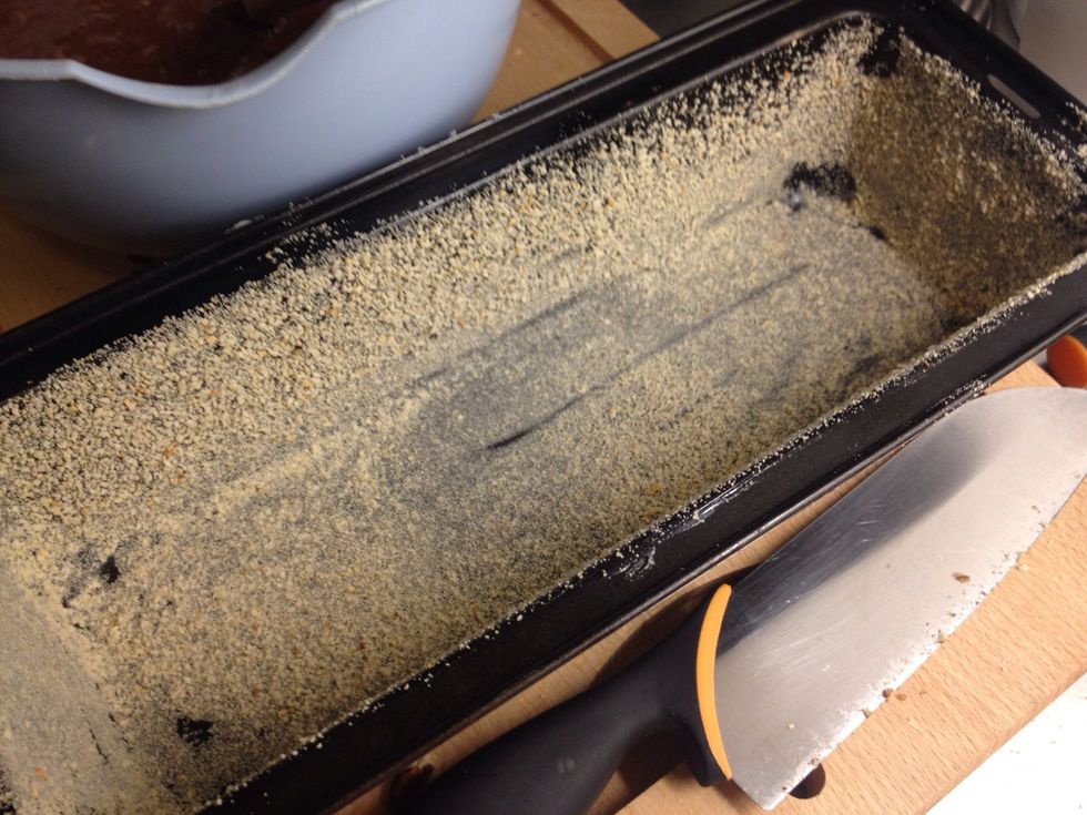 Grease a tin and add breadcrumbs. Then pour the batter into the cake mold.