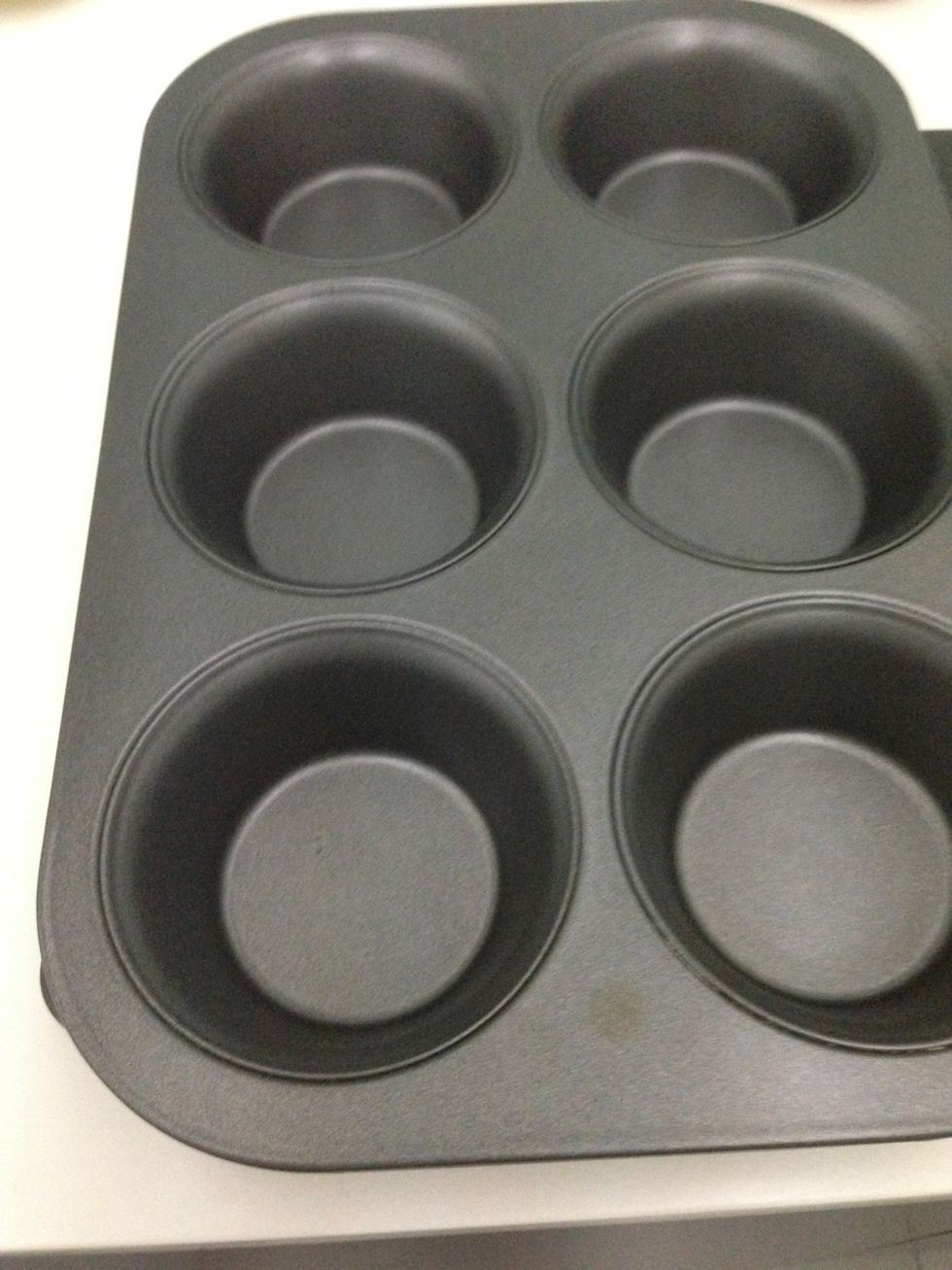 Grease the muffin tin with some olive oil