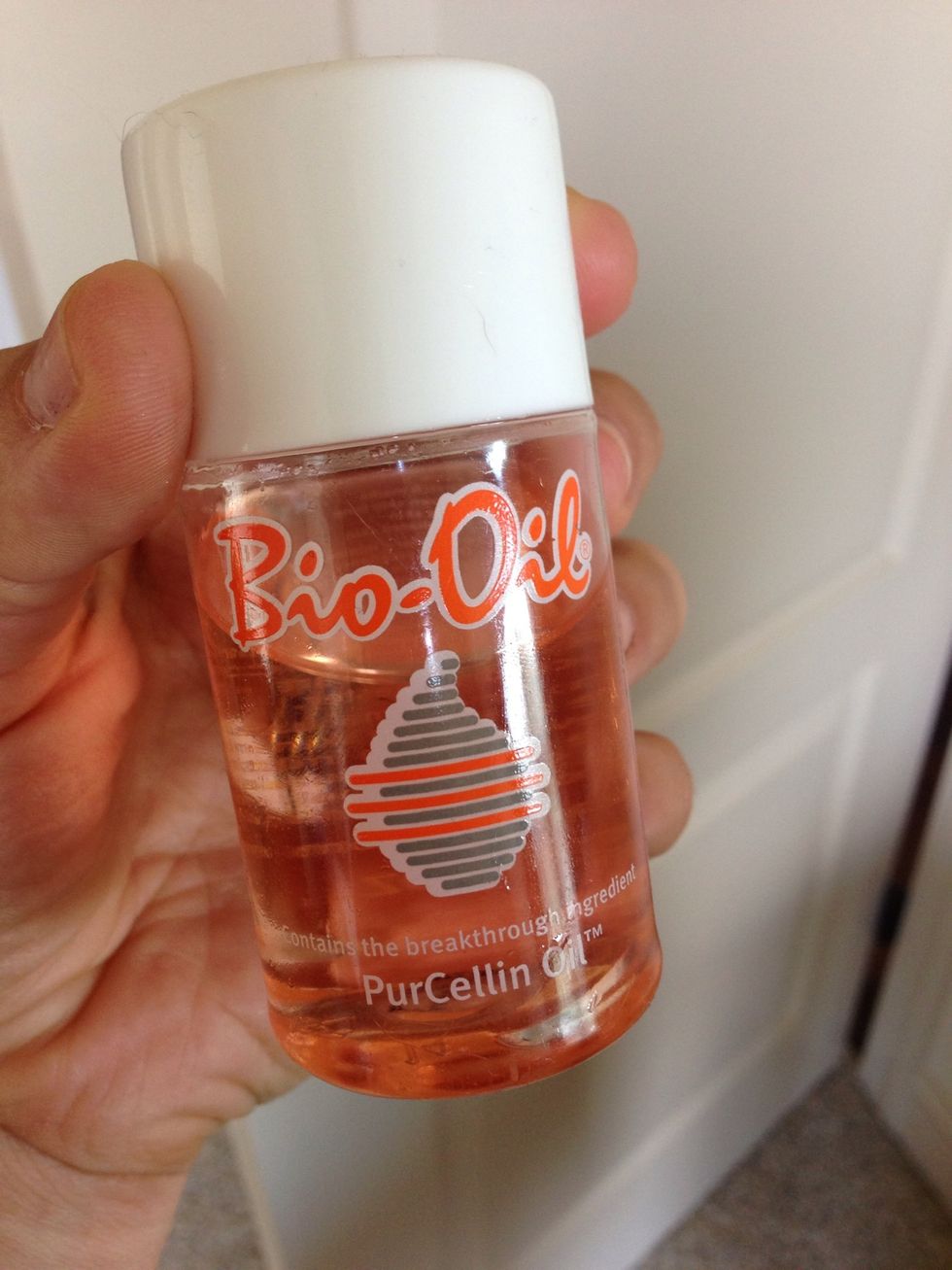 Great for scars, face, hands, neck, cuts, wrinkles, lips, d\u00e9colletage, nail beds, feet, elbows and knees. It has a cult following and I go to the secret meetings.
