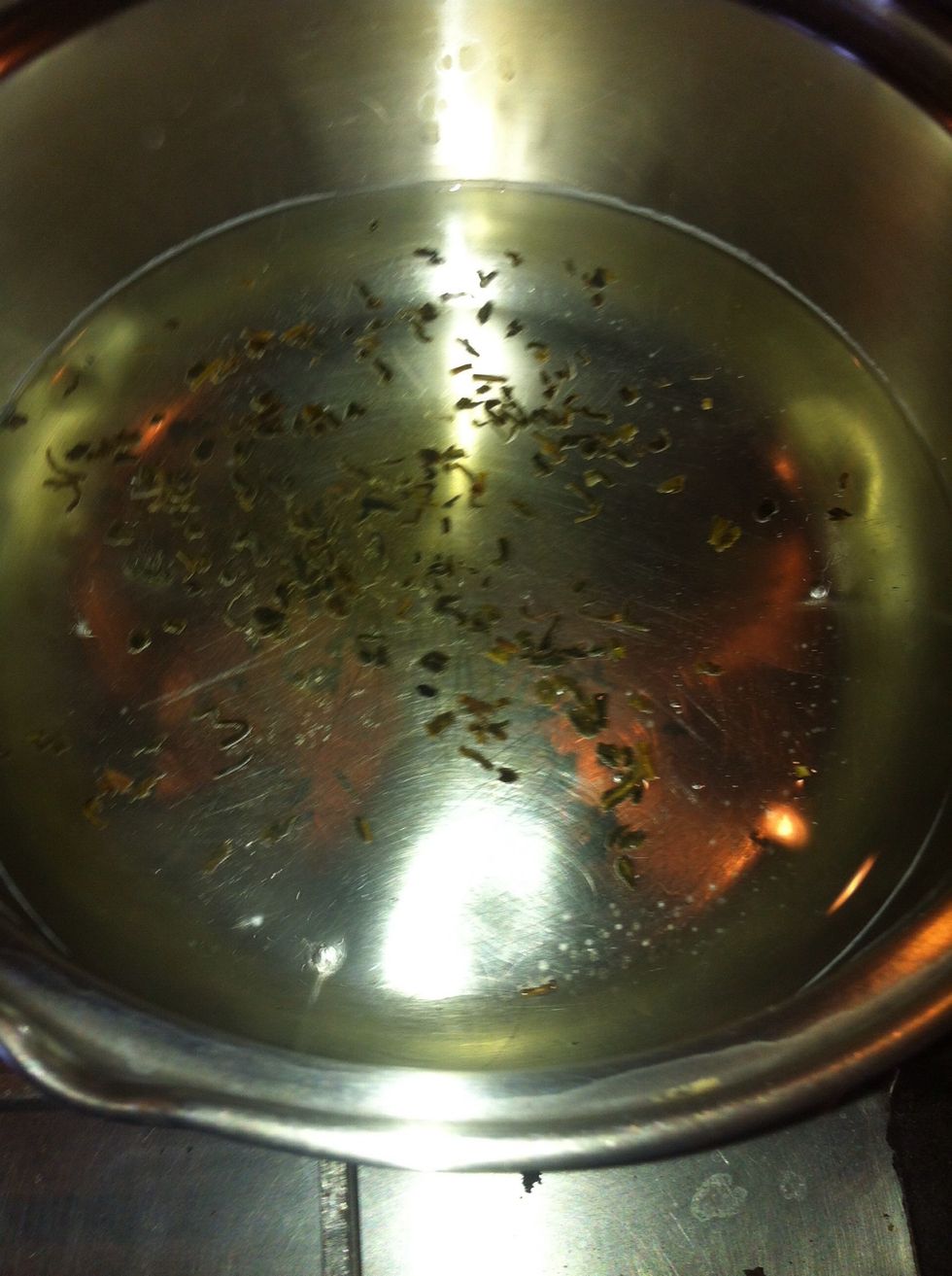 green tea leaves will start leaving color