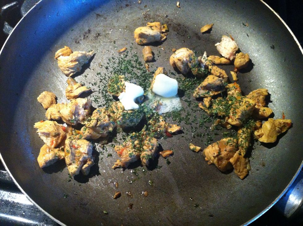 Grill chicken on high heat and add butter and parsley and stir until chicken cubes are coated. Set aside.