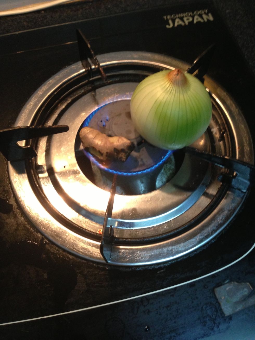 Grill the aromatics (ginger and onion) until it is a little burnt on the outside. Then rinse to clean off the carbon layer.