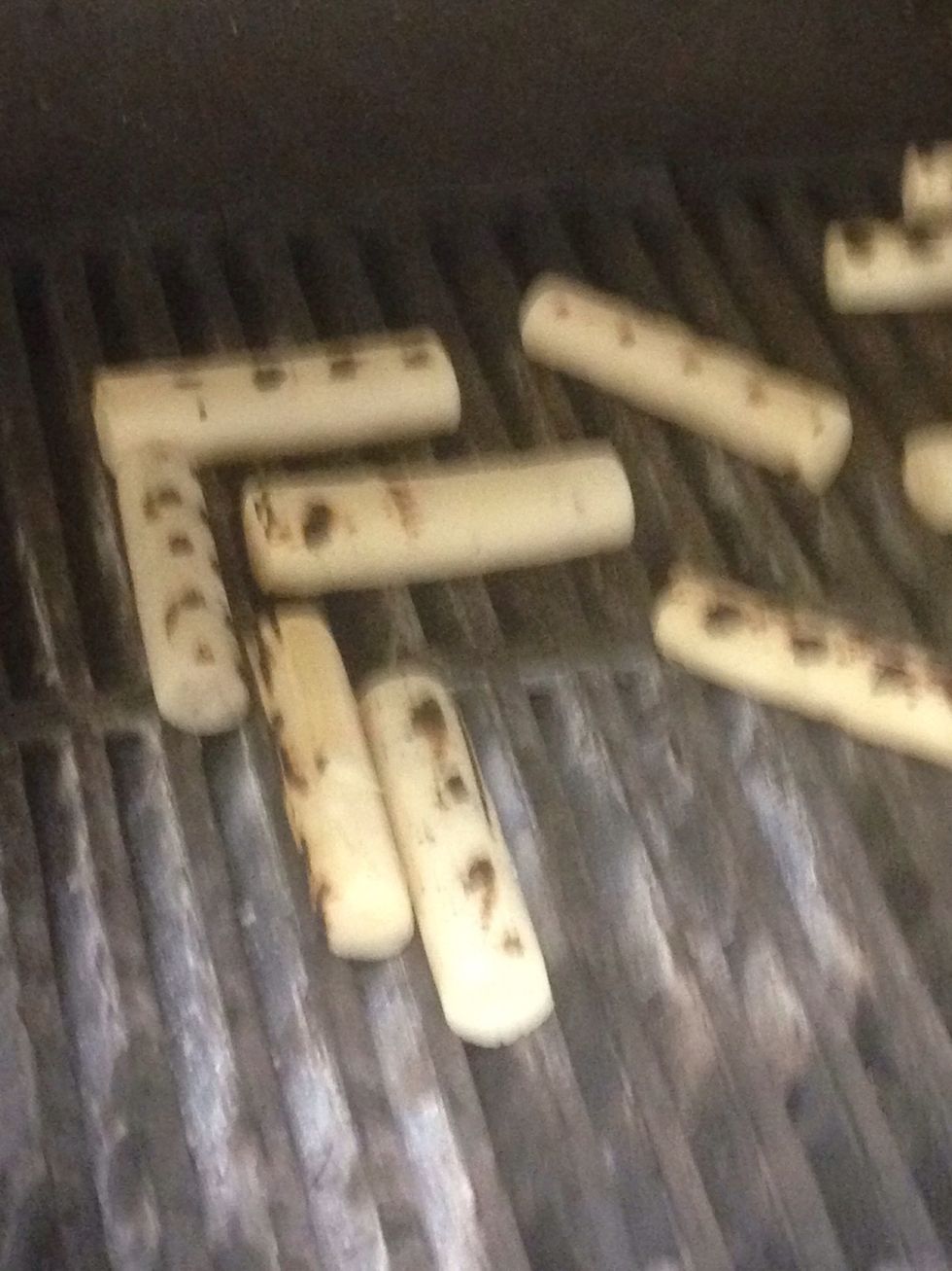 Grill the palm hearts and artichoke, put some olive oil and season it