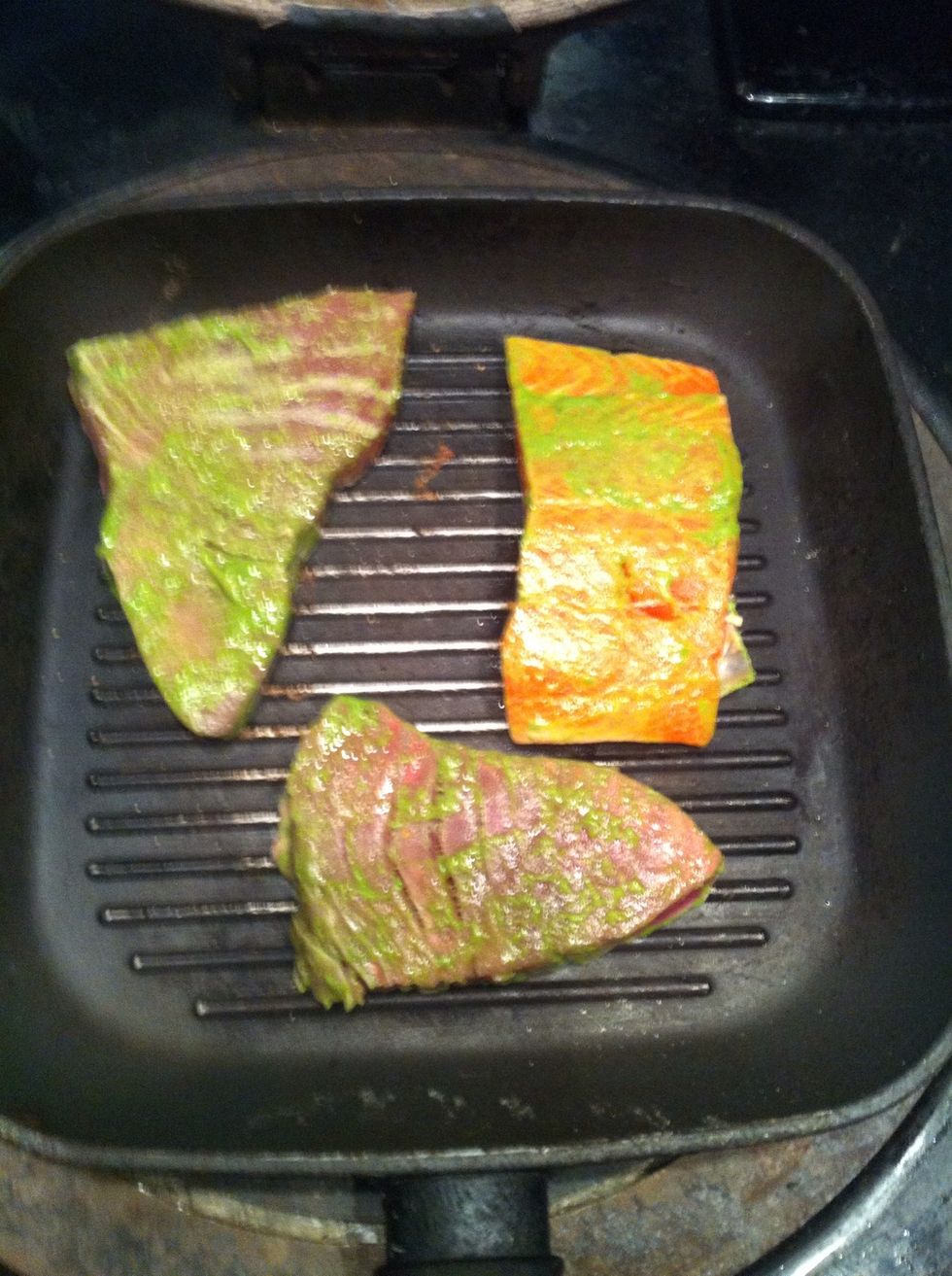 Grill tuna ( about 1.5 min each side )I have add some trout because I had not enough of tuna and I was hungry :)))