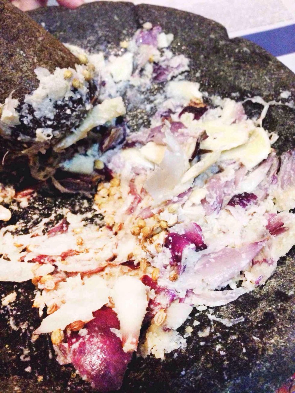 Grind candlenuts, garlic and shallots and corriander seeds in a mortar pestle to paste or grind with food processor. Add a little bit of salt.