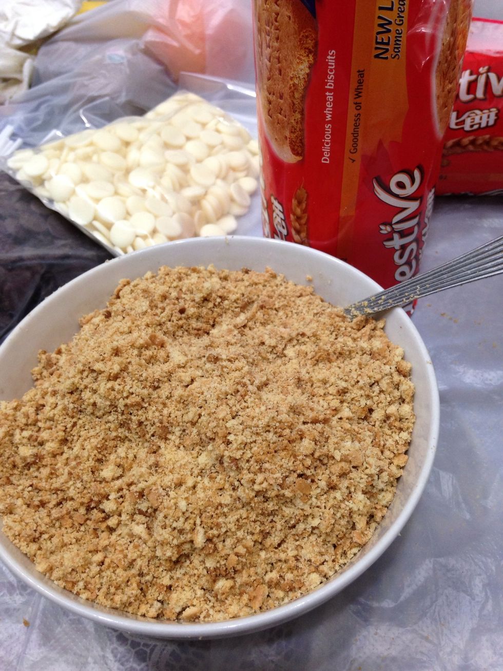 Grind the digestive biscuits. The finer the better.
