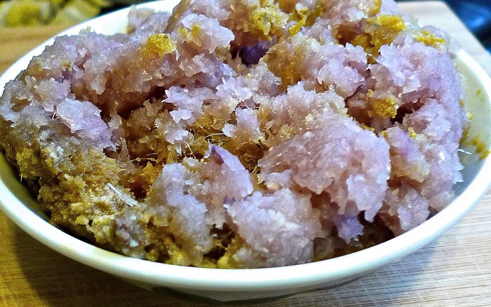 Ground shallots garlic, fresh turmeric, galangal, candle nuts, coriander seeds, shrimp paste. Visit www.huangkitchen.blogspot.com for details.