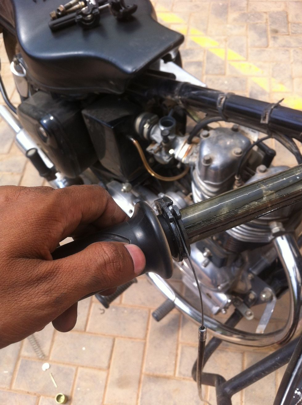 Guide the throttle handle on to the handle bar.