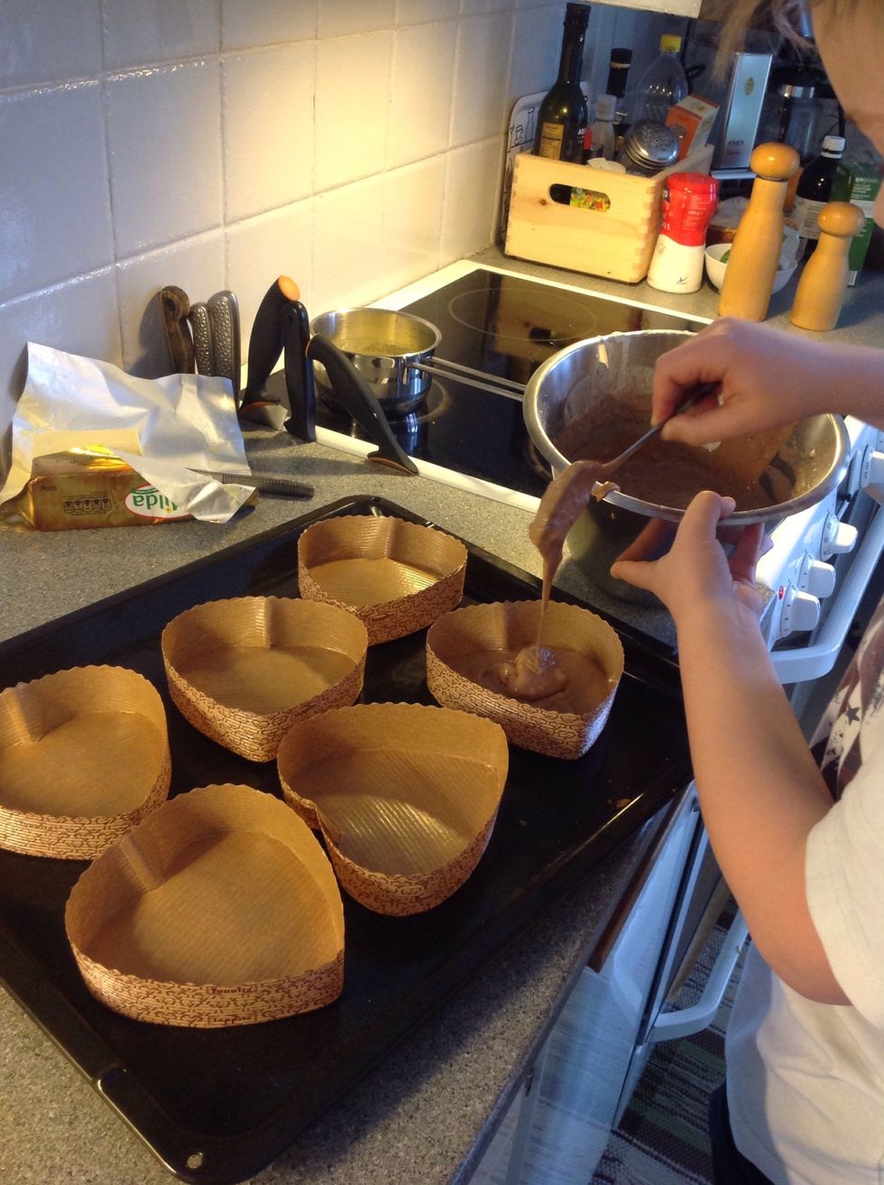 H\u00e4ll upp det i formar, Put it in baking forms