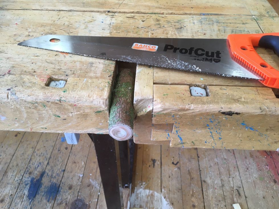 H\u00e4mta en fogsvans. S\u00e5ga av en bit ca 5mm