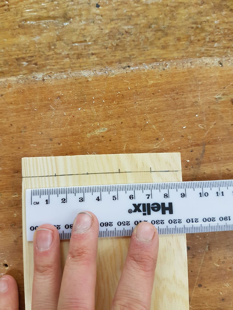 H\u00e4r \u00e4r det utritat markeringar med 19 mm mellanrum.