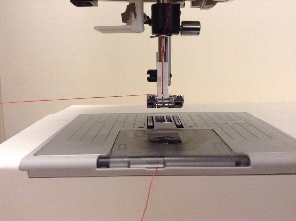 H\u00e5ll i \u00f6vertr\u00e5den med v\u00e4nster hand.