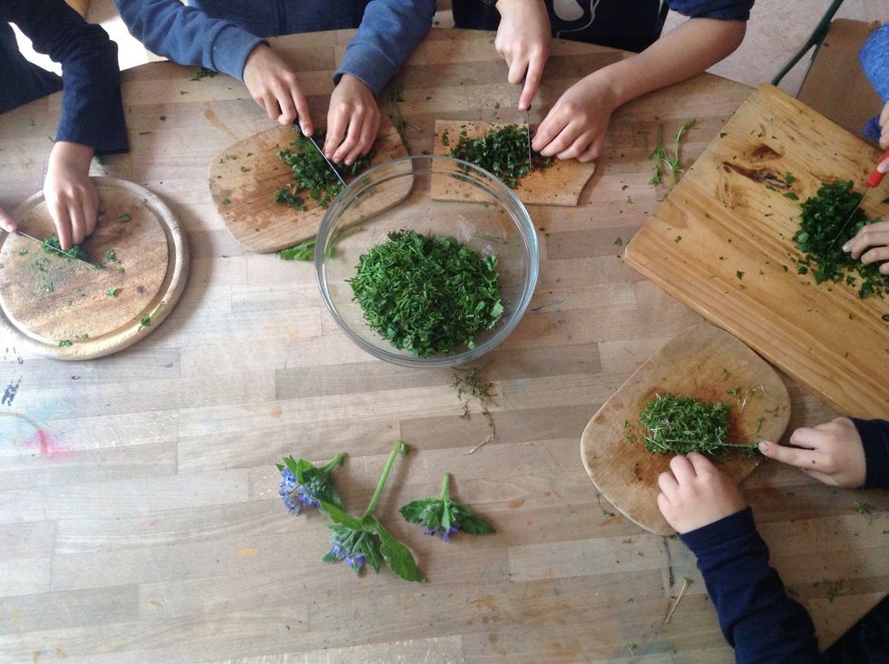 Hack the herbs to a size of your liking. The smaller the pieces, the greener the sauce will eventually be.