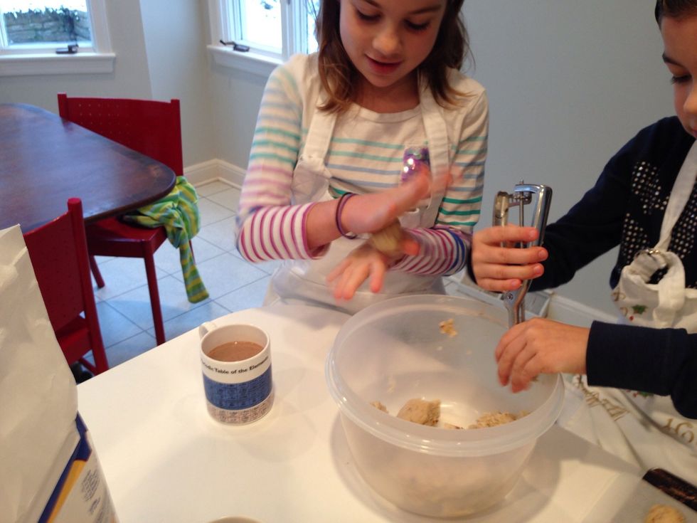 Hadley is showing the non-professional way. It's illegal to touch food, without wearing gloves, in Ohio. Your state has legalized marijuana so they're probably not so worried about health & safety
