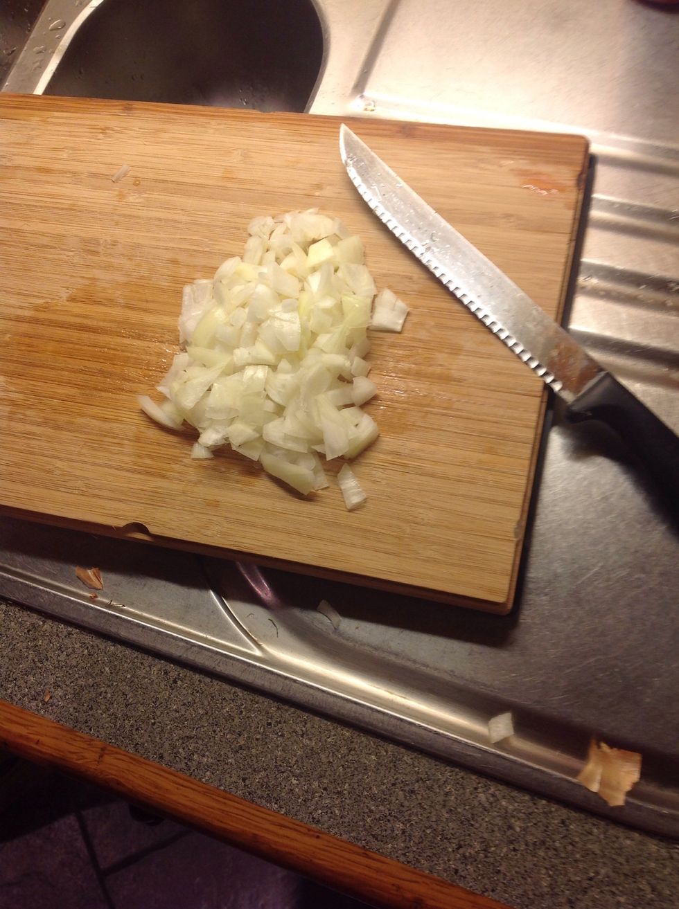 Haka l\u00f6ken Chop the onion