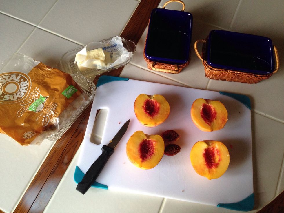 Half peaches remove pit