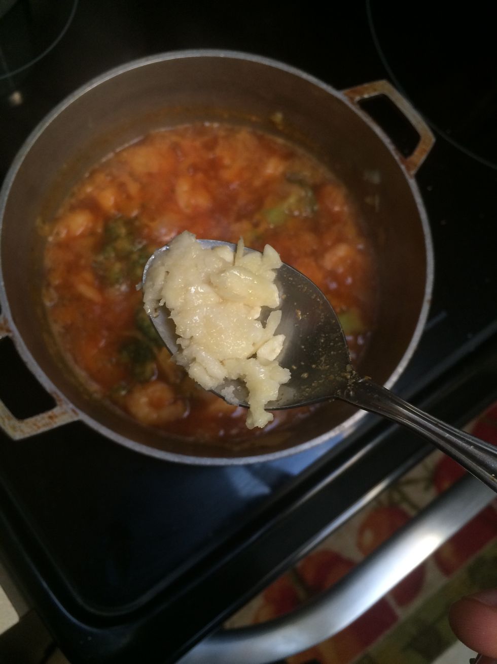 Half spoon of garlic