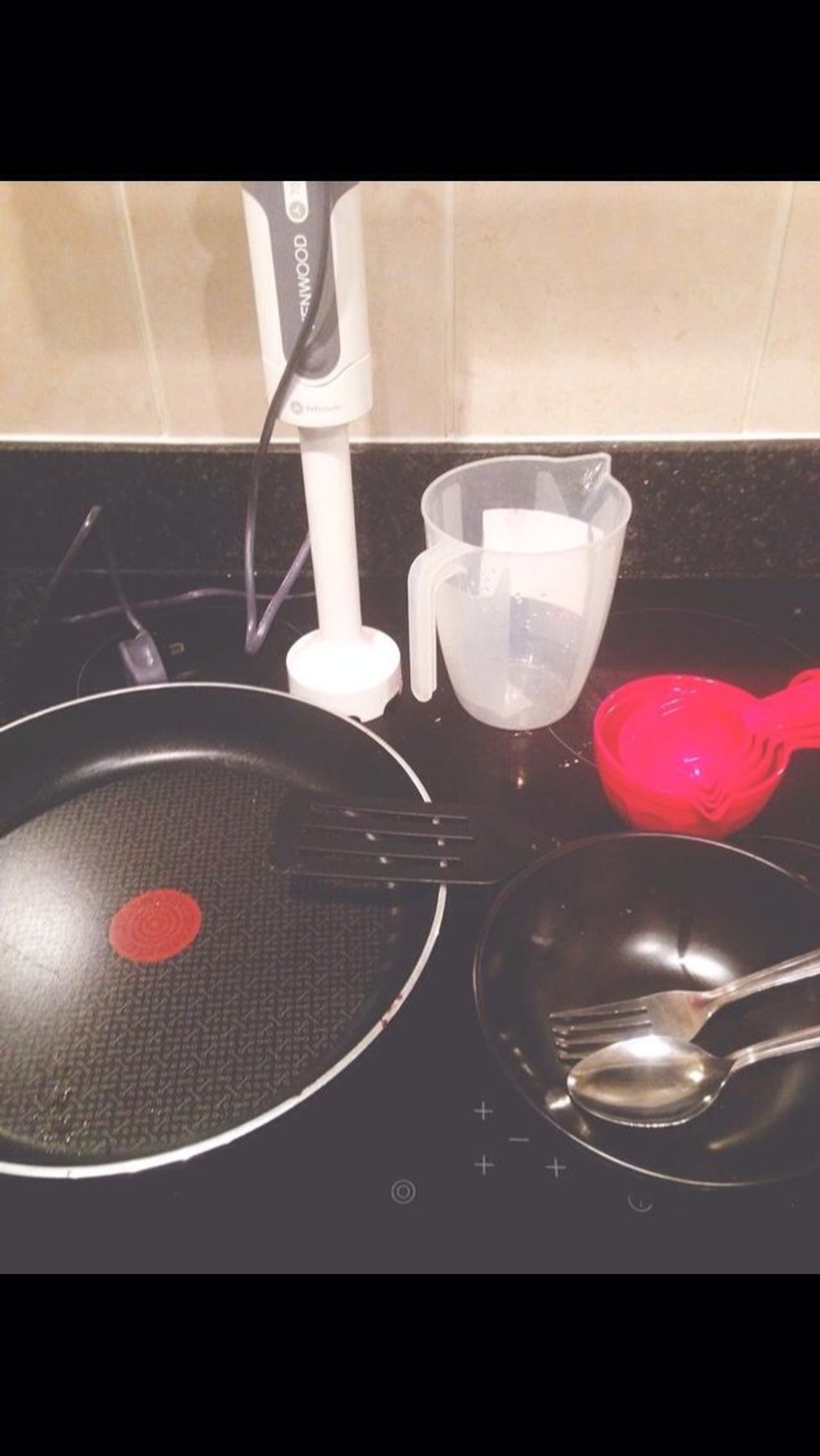 Hand mixer, (bowl&fork) , spatula, non-stick pan, measuring jug, measuring cups, knife, chopping board, spoon, baking tray