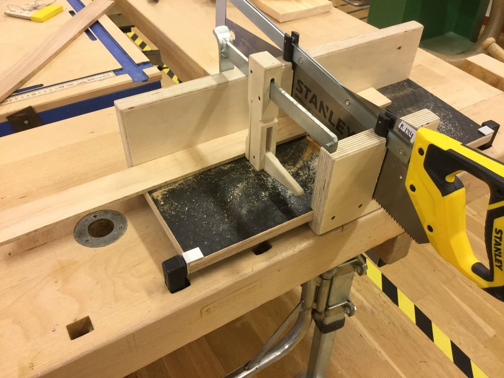 Handtag \u2022 s\u00e5ga av i en s\u00e5gl\u00e5da med fogsvans.