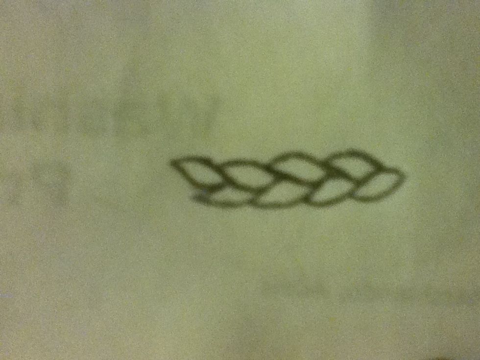 Harded/ thicked the lines forming the leaf like shapes