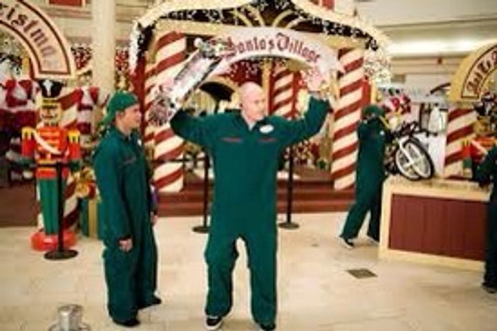 'Hark the Herold angels sing! Leave so we can steal everything!' Movie: mall cop