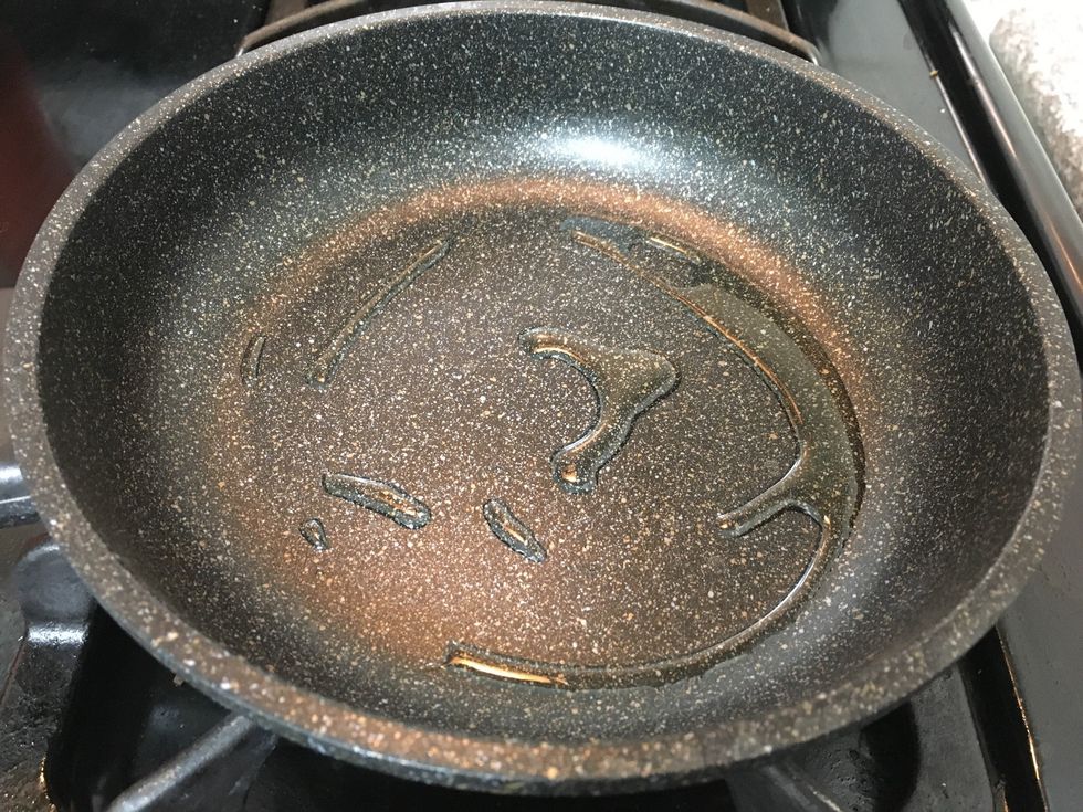 Has it been 2 hours? Time to cook. Heat a large non stick frying pan over a med flame. (i'm using a marble pan) Add just enough oil to lightly coat the pan.