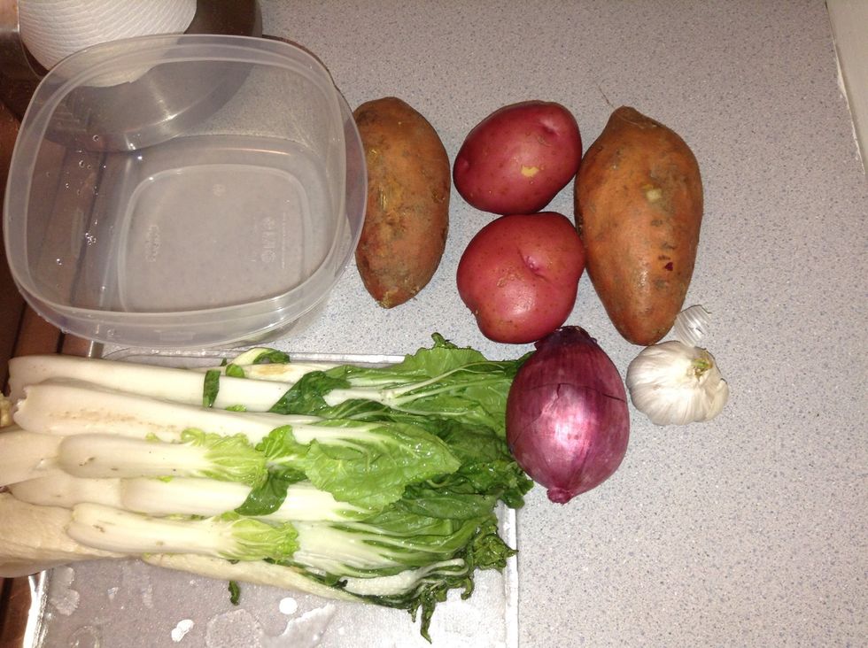 Have all your vegetables, bowls  and your cutting board ready... Be sure to wash the leaves and stems  of your Bok choy carefully to remove sediment and dirt...