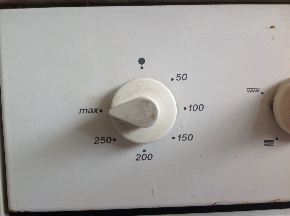 Have to cook on max....300 degrees. Cook 10 mins exact on full heat on each side.