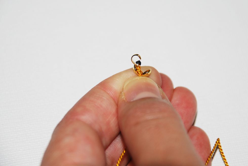 Have your clamshell end-cap rest against your knot.