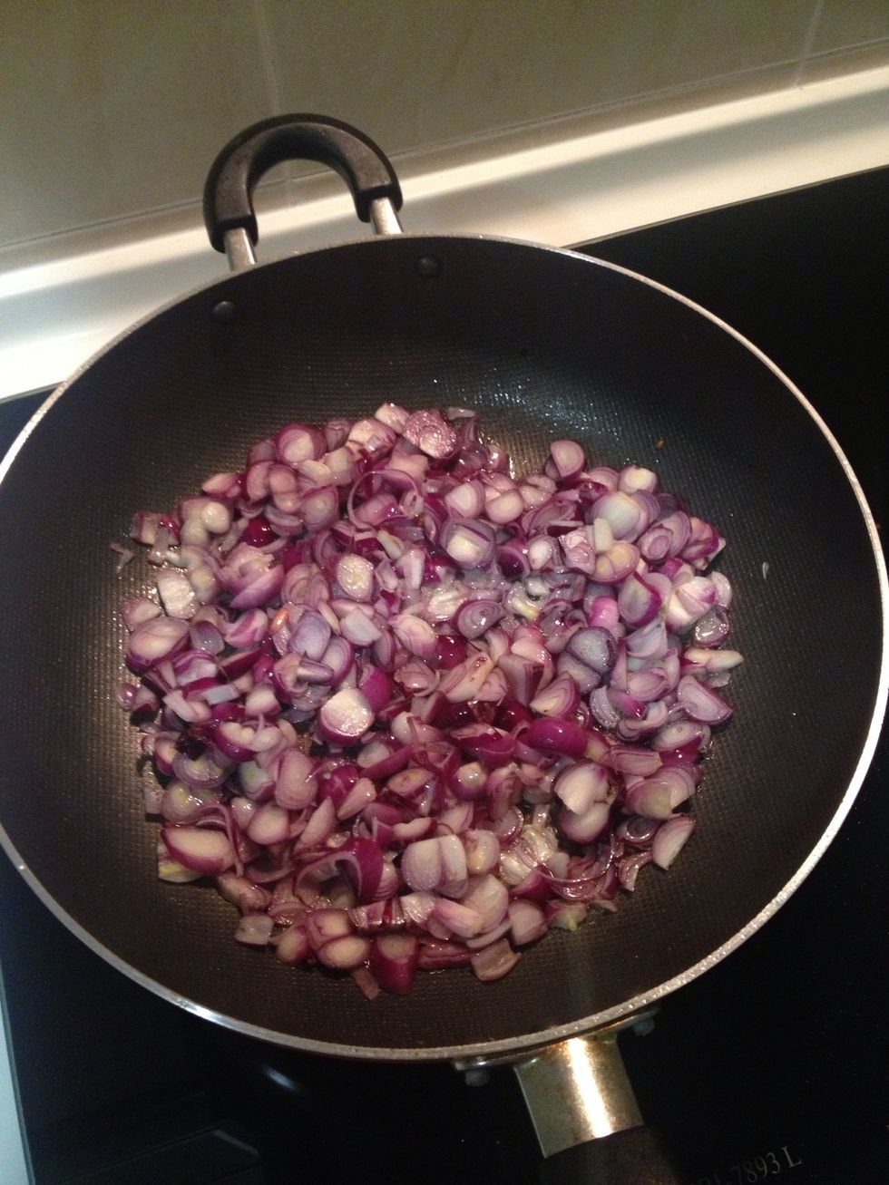 Heat cooking oil in pan and add all the shallots, fry for few minutes. Do not pour so much oil unless you think the shallots are too dry to fry.