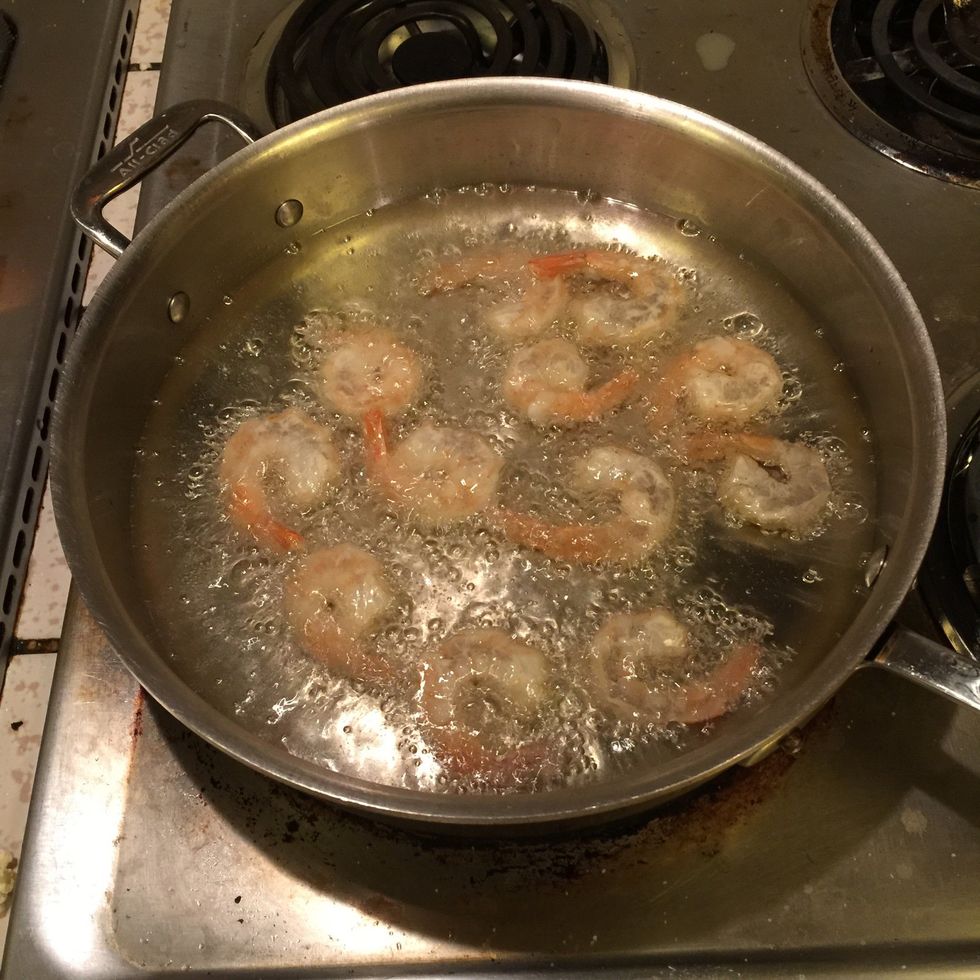Heat oil in a large skillet over medium heat. Working in batches, fry shrimp until golden brown, crispy and cooked through, (about a minute per side)