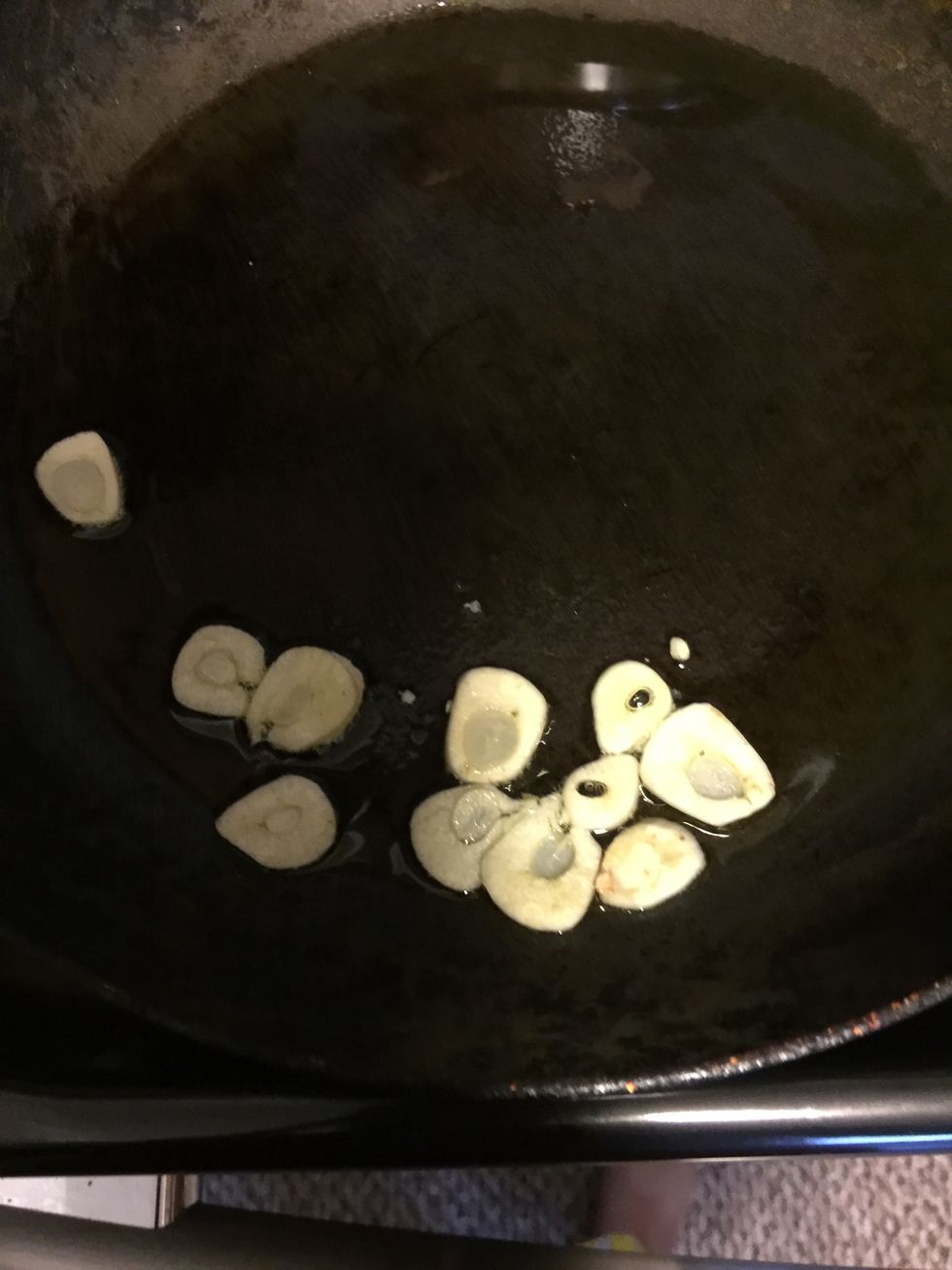 Heat oil in a pan, add one sliced garlic.