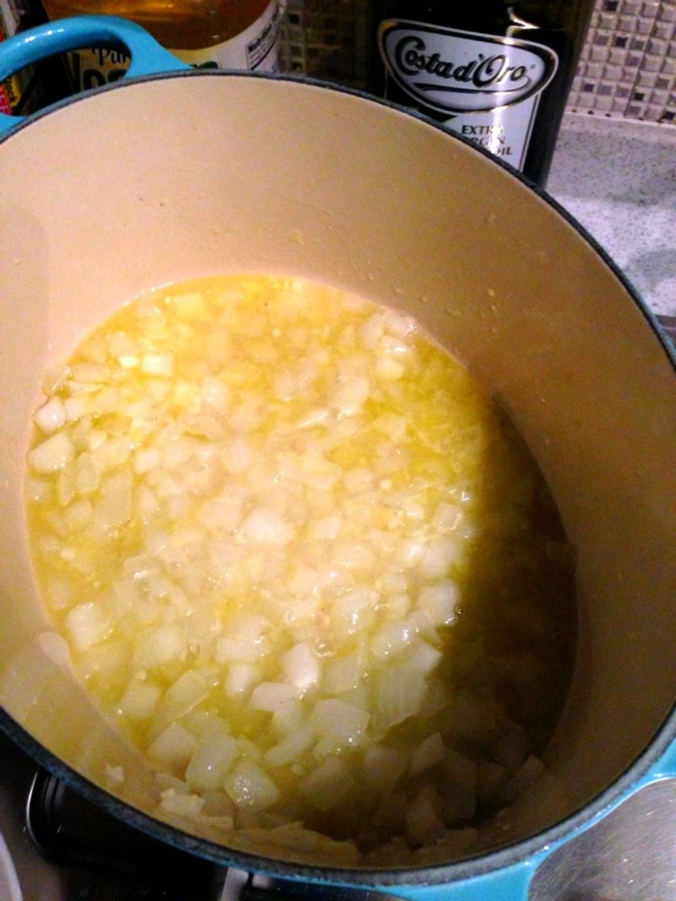 Heat pan and drizzle with olive oil. Saut\u00e9 the onion and garlic for 2 mins or until softened in medium heat. Pour the wine and lemon juice and continue to stir until half dissolved.