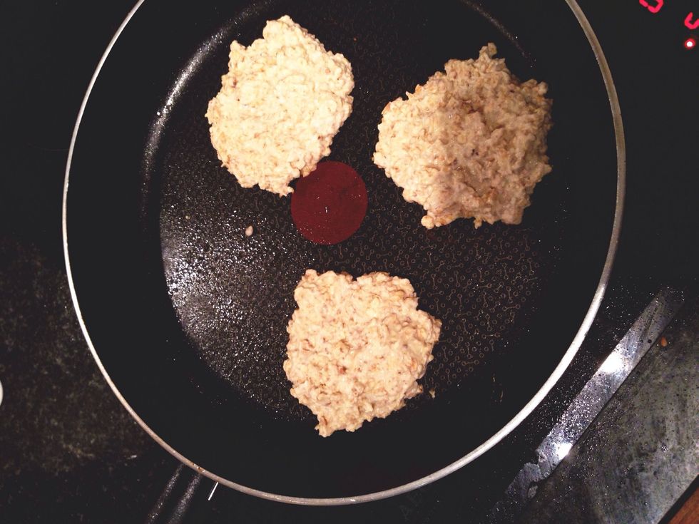 Heat pan (medium heat). Add the mix with the tablespoon (makes 3 thick pancakes)