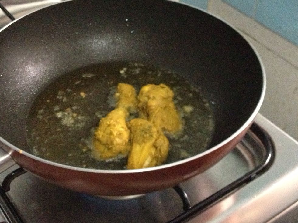 Heat some oil on medium fire and fry the chicken. Start by frying all the chicken then the galangal spices. Cover the pan with a lid coz there might be some small explosion from the spices.