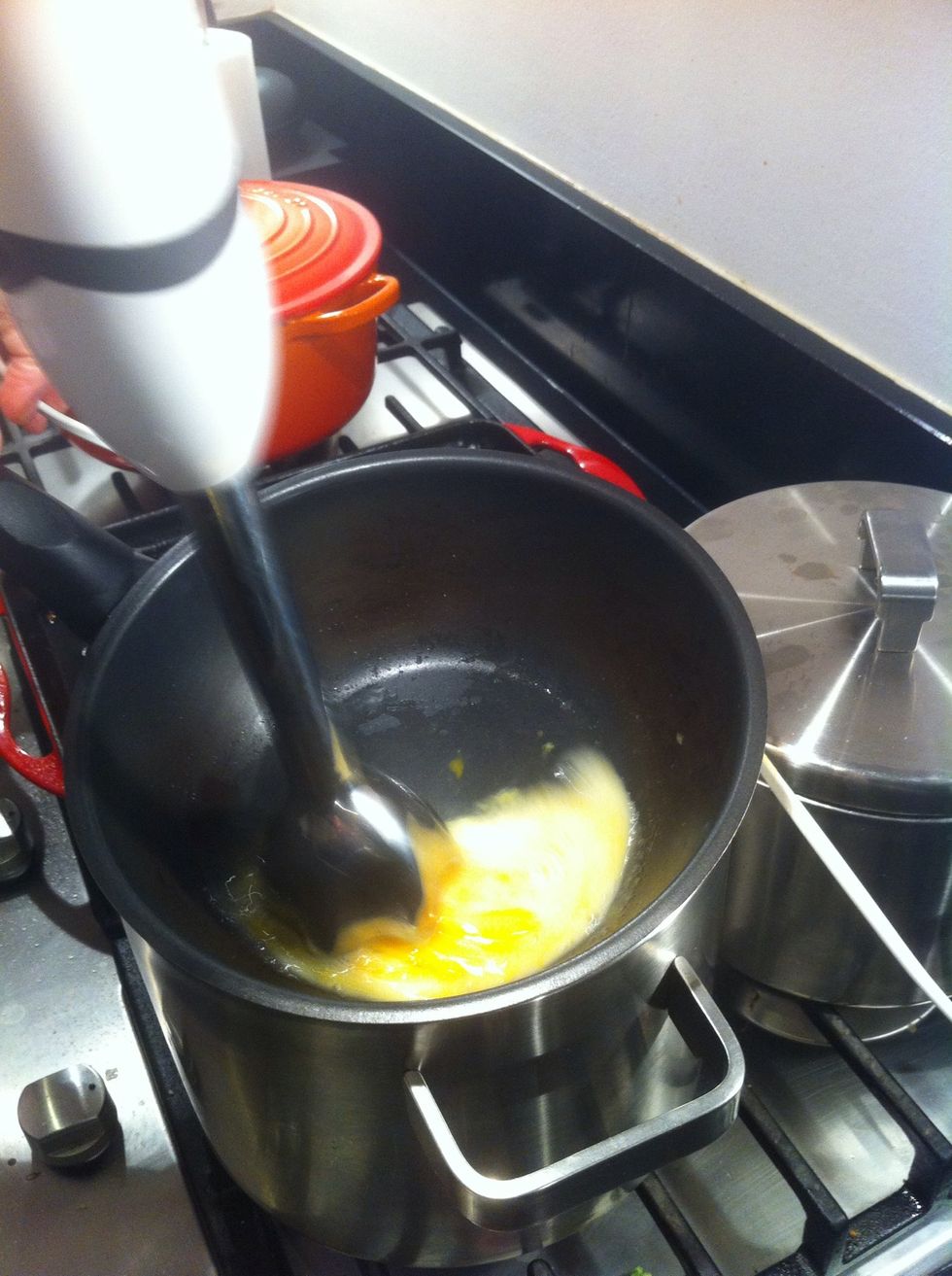 Heat the ingredients au bain marie and mix everything up until it's sturdy. (+- 3 min)