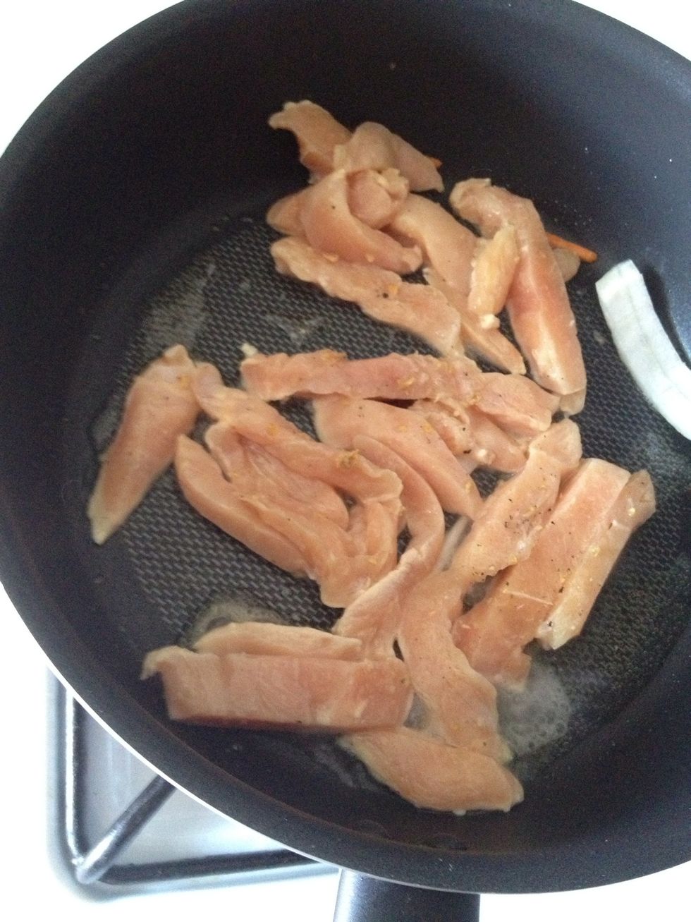 Heat the oil with medium heat then saut\u00e9 the chicken.