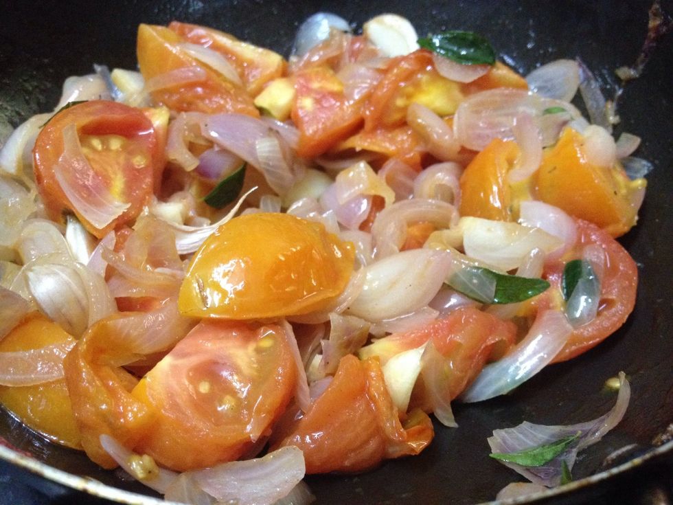 Heat the pan and add oil. Then add tomatoes, onions, garlic and curry leaves together and saut\u00e9 gently.