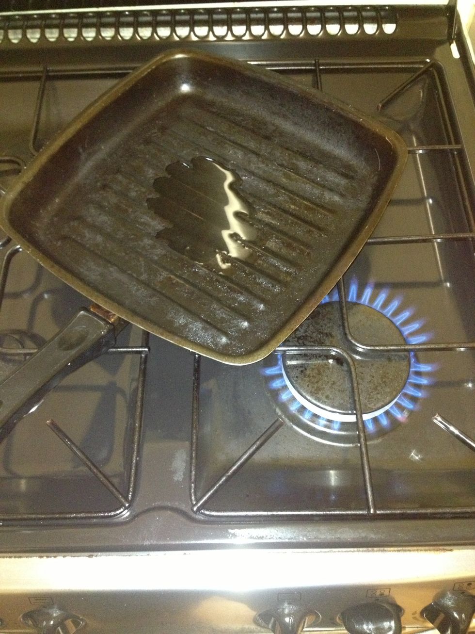 Heat up a griddle pan or frypan with oil in it, whilst its heating, roughly chop your red onion and quarter or half mushrooms . And put your oven on mid temp to pre-heat....