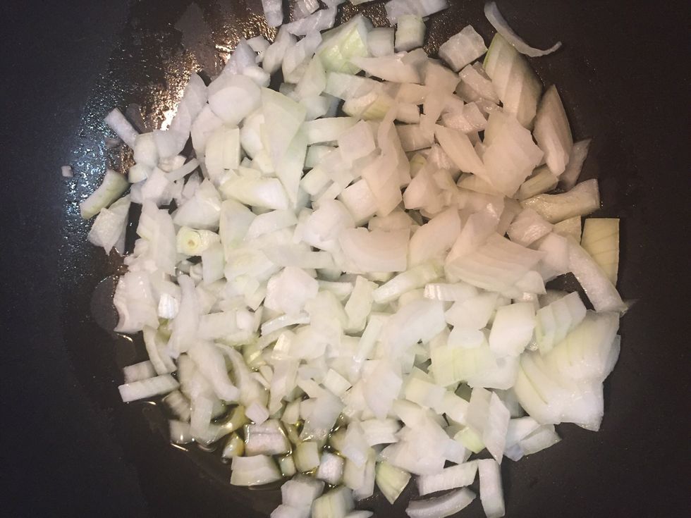 Heat up pan with 2 table spoon of oil then add cubed onion and 2 tablespoon of garlic. Cook for 2-3 min.