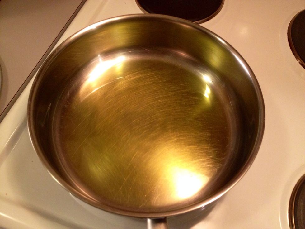 Heat up the olive oil.