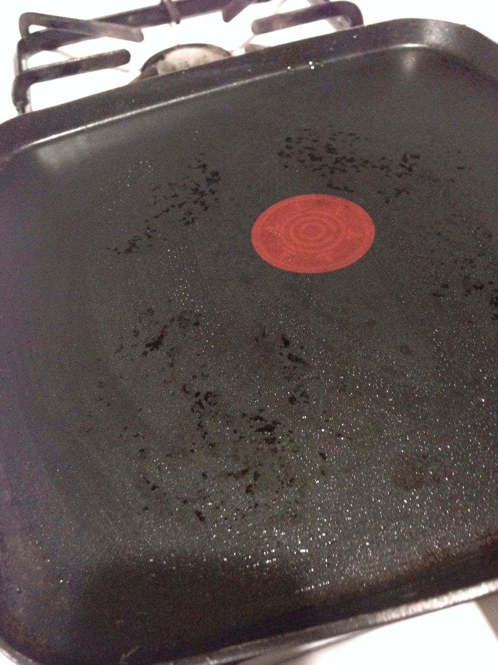 Heat up the pan and Oil Manteca on the pan.