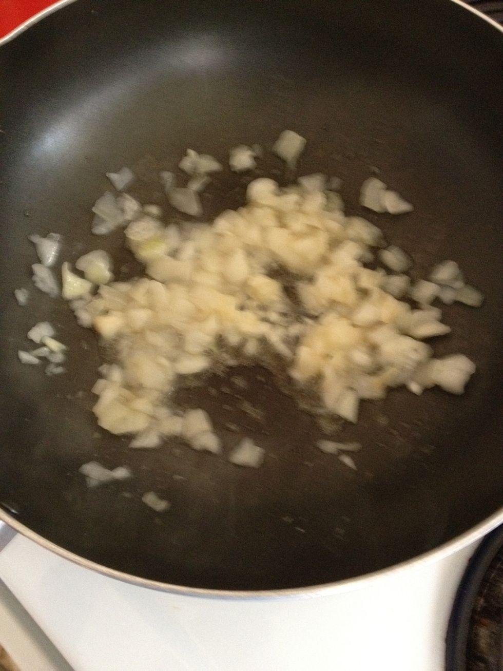 Heat up the rice bran oil. Saut\u00e9 the onions. Add salt, sugar and white pepper. Add sesame oil and then cook until onions are caramelised. Set aside
