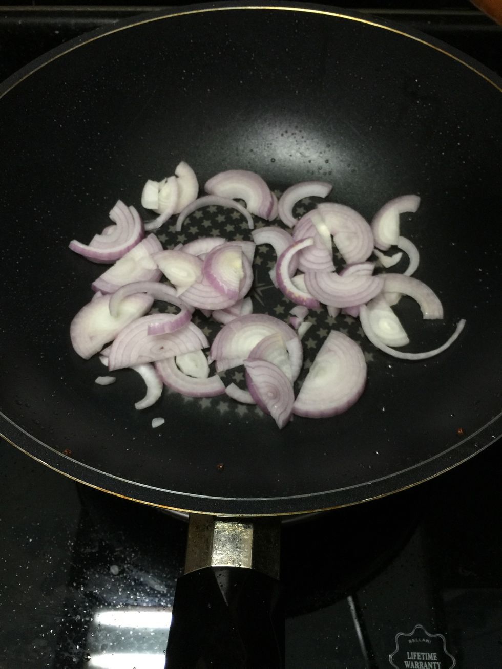 Heat up your favourite non stick pan, drizzle some oil and start frying the onions.